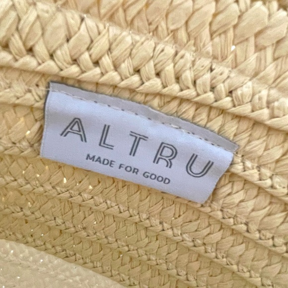 NEW color-block straw tote with blue tassel accent - Picture 2 of 2